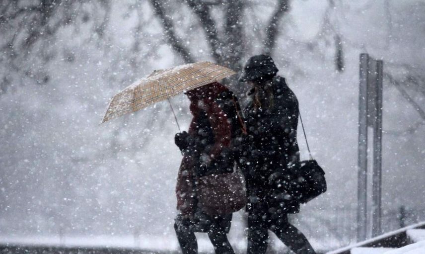 İstanbul’da beklenen kar yağışı geldi: Meteoroloji yağış görecek illeri açıkladı