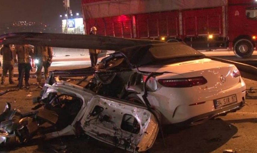İstanbul'da feci kaza, araçtan fırlayan sürücü havada taklalar attı!