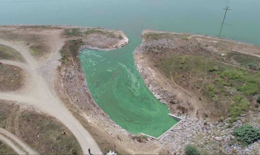 İstanbul’da görenleri şaşırtan manzara: Sular çekilince ortaya çıktı