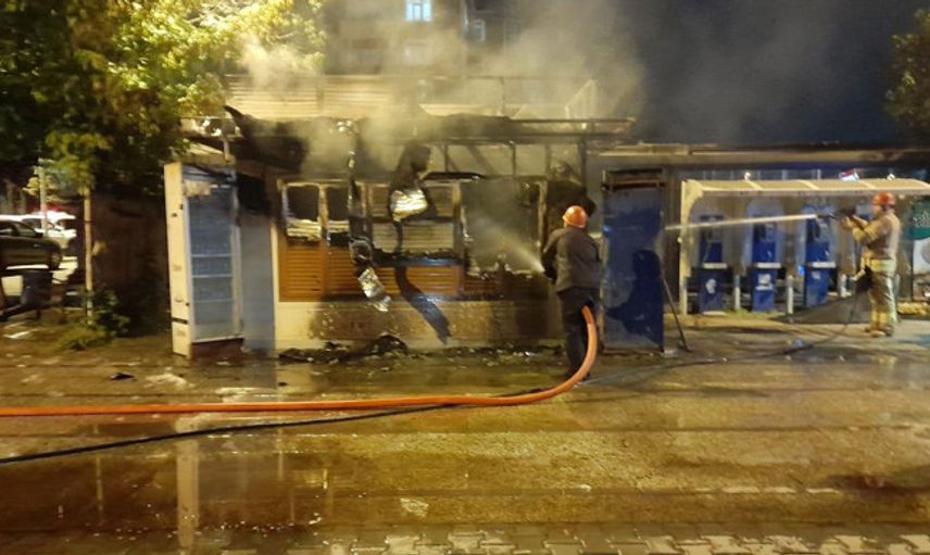 İstanbul'da İBB'ye Ait Halk Ekmek Büfesi Yandı