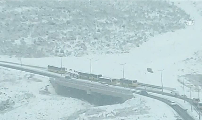 İstanbul'da İETT Otobüsleri Yolda Kaldı!