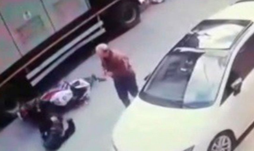 İstanbul'da İnsanlık Ayıbı Olay! Motosiklet Kazası Umrunda Bile Olmadı