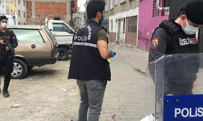 İstanbul’da Komşuların Silahlı Kavgasında 3 Kişi Yaralandı