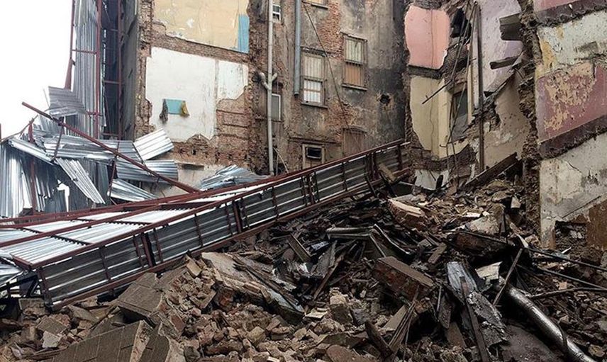 İstanbul’da korku dolu anlar: Beyoğlu’nda 5 katlı bina çöktü, yol trafiğe kapatıldı, Tramvay seferleri iptal edildi