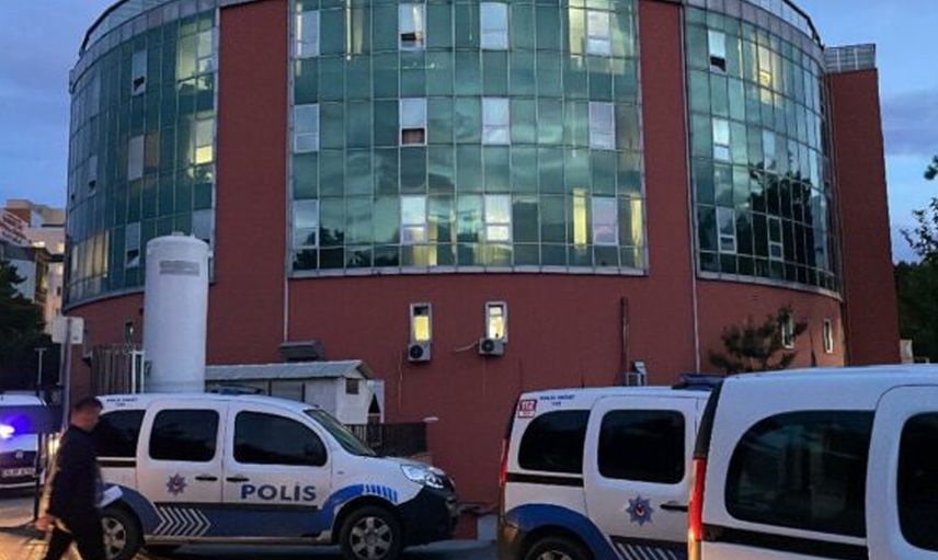 İstanbul’da korku dolu anlar: Hastane önünde silahlı saldırı, ölü ve yaralılar var