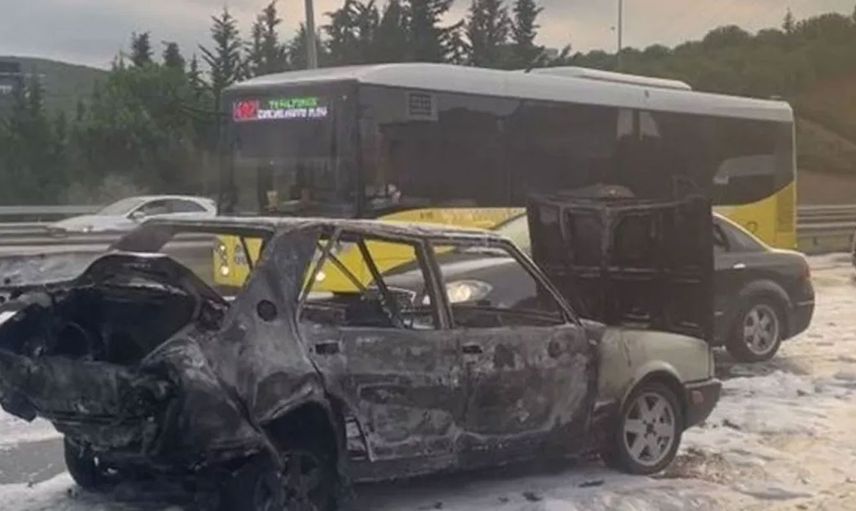 İstanbul’da korku dolu anlar: Minibüse çarpan araç alev aldı