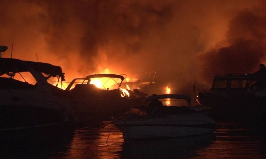 İstanbul’da korkutan anlar: Yat limanındaki tekneler alev aldı