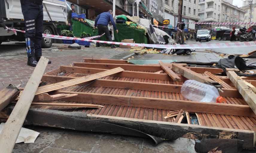 İstanbul’da Lodos Etkisini Attırdı! Birçok İlçede Hayat Olumsuz Etkilendi
