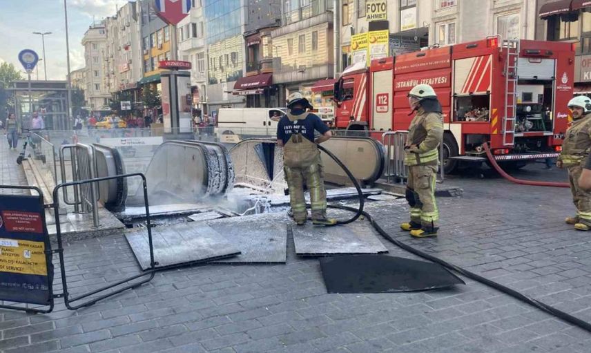 İstanbul’da metro istasyonunda korkutan yangın: Yürüyen merdivenlerden duman yükseldi