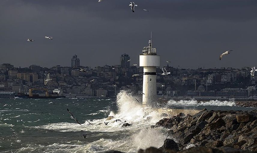 İstanbul'da rüzgar sert esecek: Valilikten uyarı geldi