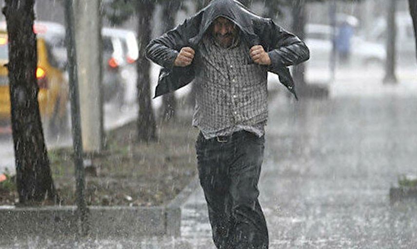 İstanbul’da sağanak başladı: Meteorolojiden fırtına uyarısı