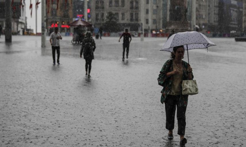 İstanbul'da Sağanak Yağış Etkili Oldu
