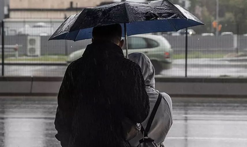 İstanbul'da sağanak yağış uyarısı! Meteoroloji tüm vatandaşları uyardı şemsiyesiz sokağa çıkmayın