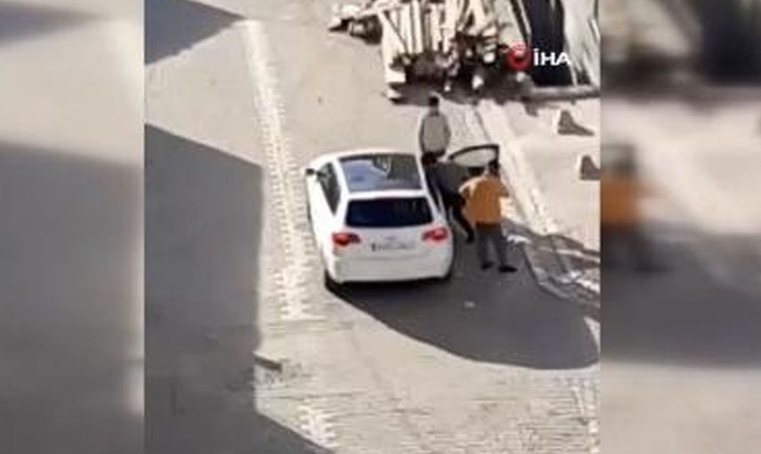 İstanbul’da Saldırgan Kişi Bir Kadını Defalarca Tokatladı!