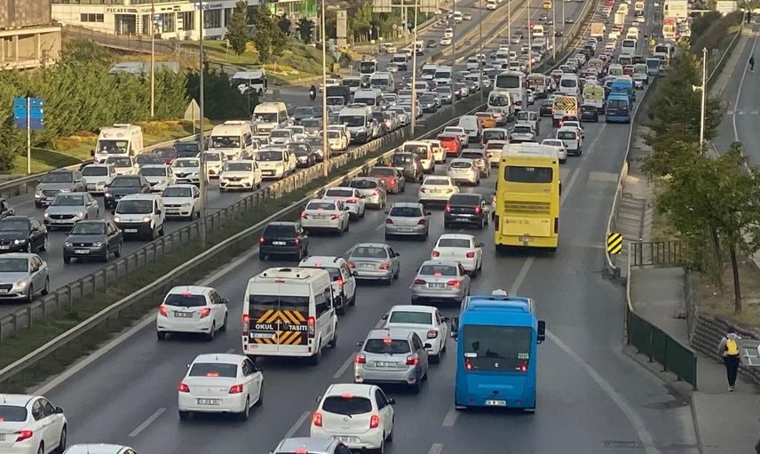 İstanbul'da Salgın Toplu Taşıma Kullanımında Endişe Yaratıyor