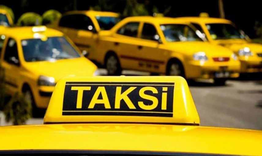 İstanbul'da sarı taksi terörü devam ediyor: Şoför, turist kadını darbetti!