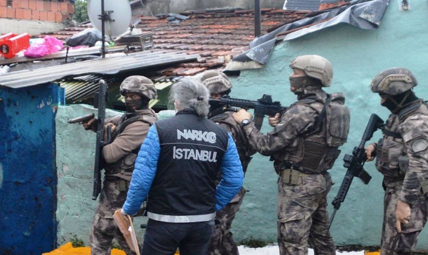 İstanbul’da suç örgütlerine gece operasyonu: 17 kişi gözaltına alındı