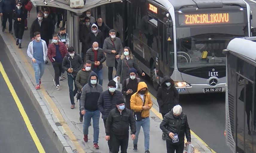 İstanbul’da Toplu Taşımalarda Yoğunluk Yaşandı