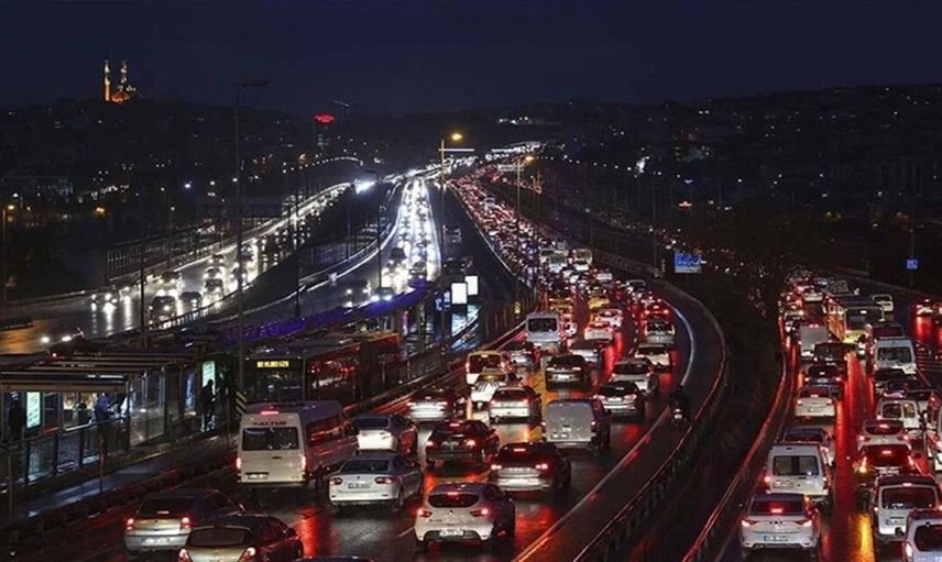 İstanbul’da trafik yoğunluğu haftanın son iş gününde yüzde 80’e çıktı