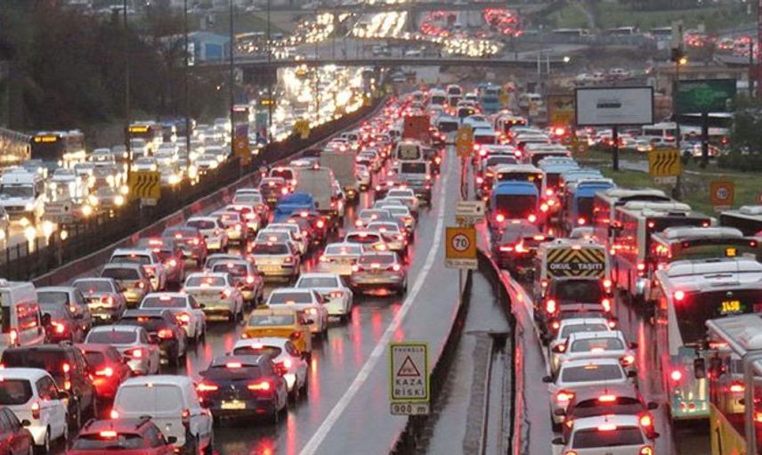 İstanbul'da Trafik Yoğunluğu Yüzde 74'e Yükseldi