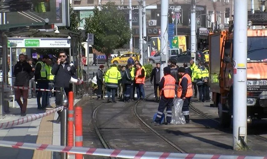 İstanbul’da tramvay raydan çıktı: Felaketin eşiğinden dönüldü