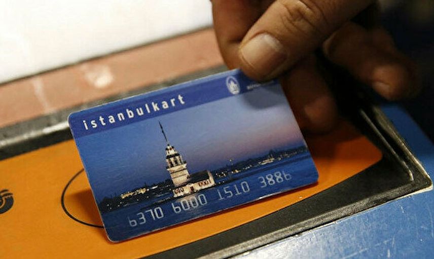 İstanbul'da Ulaşımda Kart Krizi: Metrelerce Kuyruk Oluştu