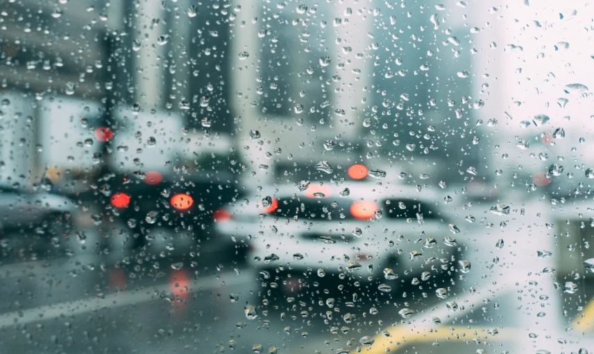 İstanbul'da yağış ve trafik yoğunluğu: Anadolu ve Avrupa yakasında ilerleme durdu!