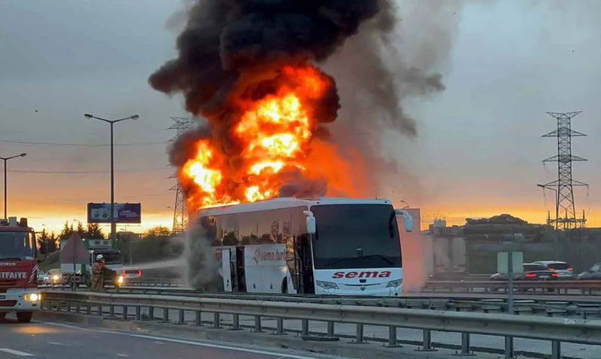 İstanbul’da yangın paniği: Otobüsler art arda alevlendi