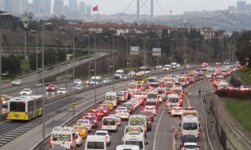 İstanbul'da Yasak Ardından Trafik Yoğunluğu Arttı