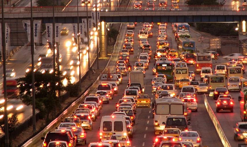 İstanbul'da yollar cadı kazanına döndü! Trafik durma noktasına geldi!