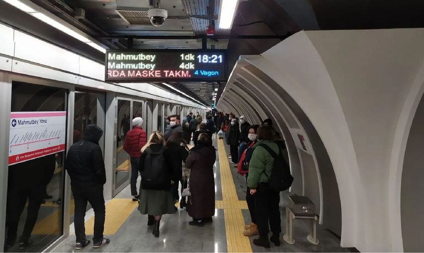 İstanbullular güne arızayla uyandı: Yıldız-Mahmutbey metro hattında seferler aksadı