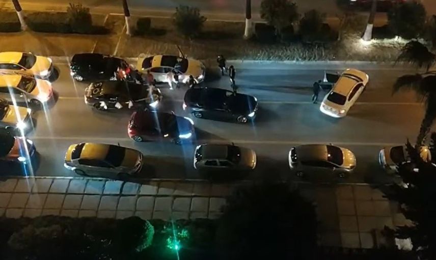 İstanbul'un Göbeğinde Trafiği Kapatıp Yolda Halay Çektiler!