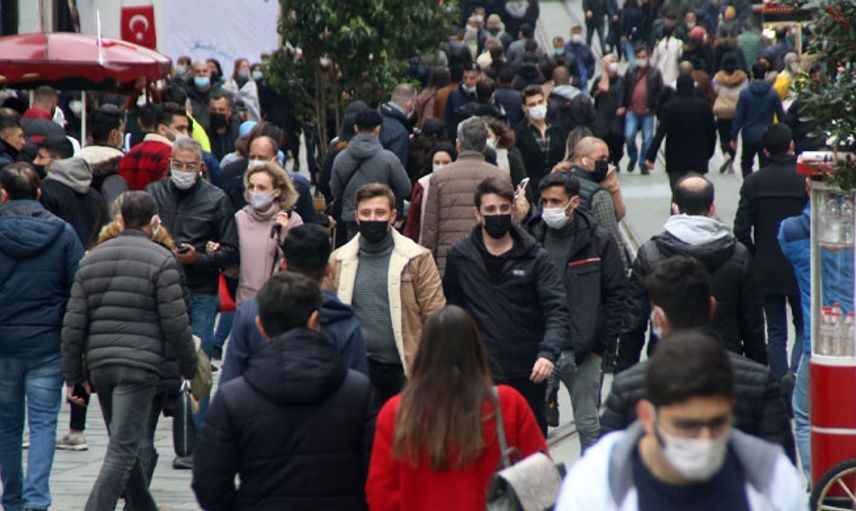 İstiklal Caddesi Hafta Sonunu Yoğun Geçirdi