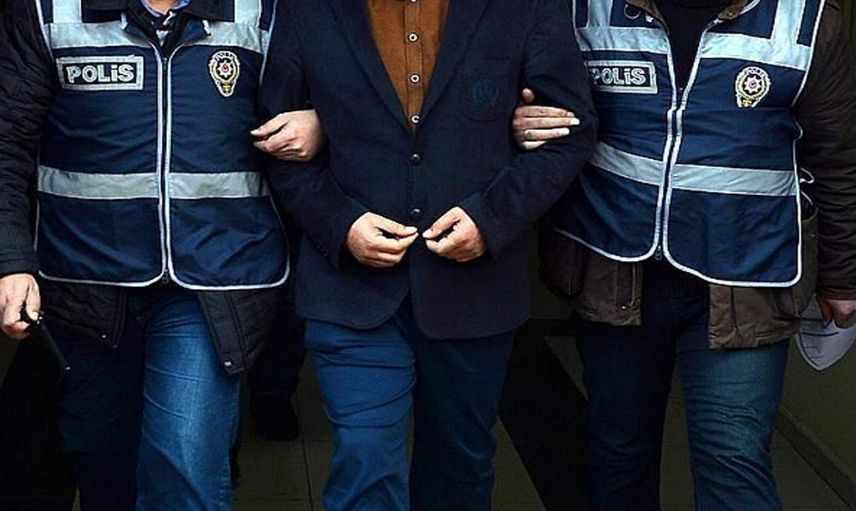 İzmir açıklarında aksiyon dolu anlar: Tekne kaptanı bakın kim çıktı