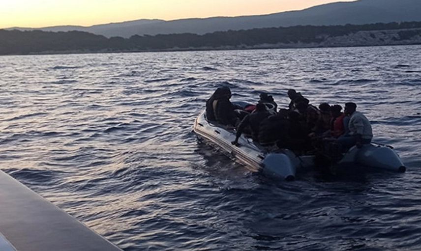 İzmir'de 42 Düzensiz Göçmen Kurtarıldı
