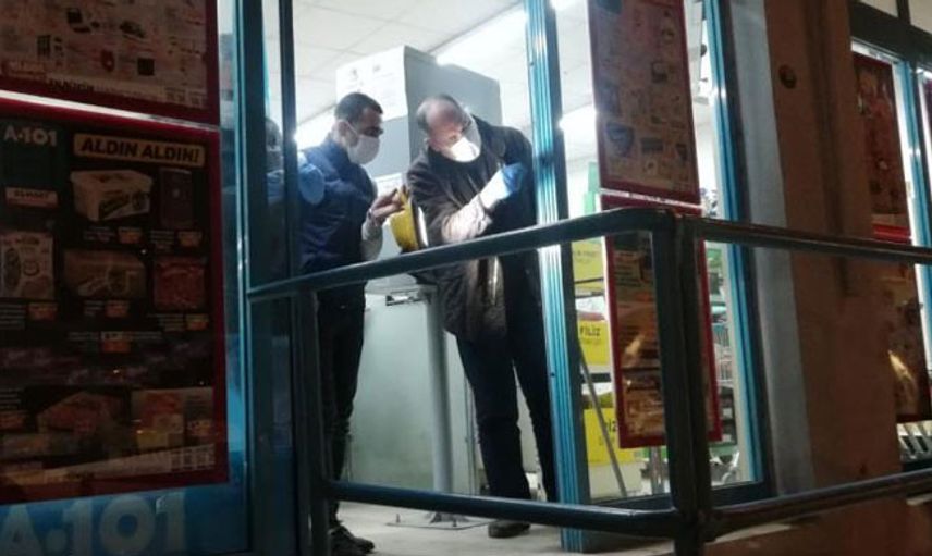 İzmir’de Bir Markette Silahlı Soygun Yapıldı