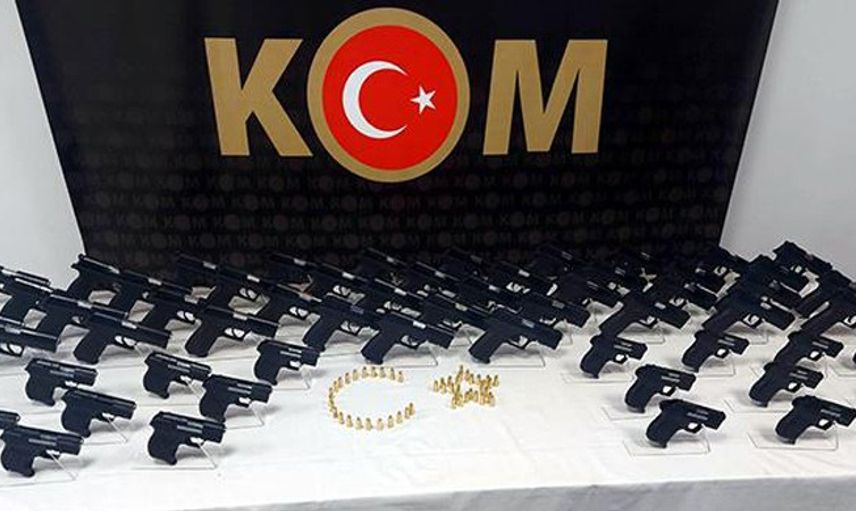 İzmir'de Durdurulan Araçtan Cephanelik Çıktı