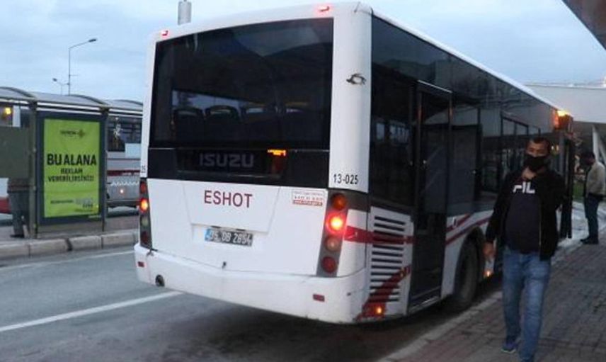 İzmir'de HES Kodu Göstermeden Otobüse Binen Adam Kendisini Uyaran Kişiyi Bıçakladı