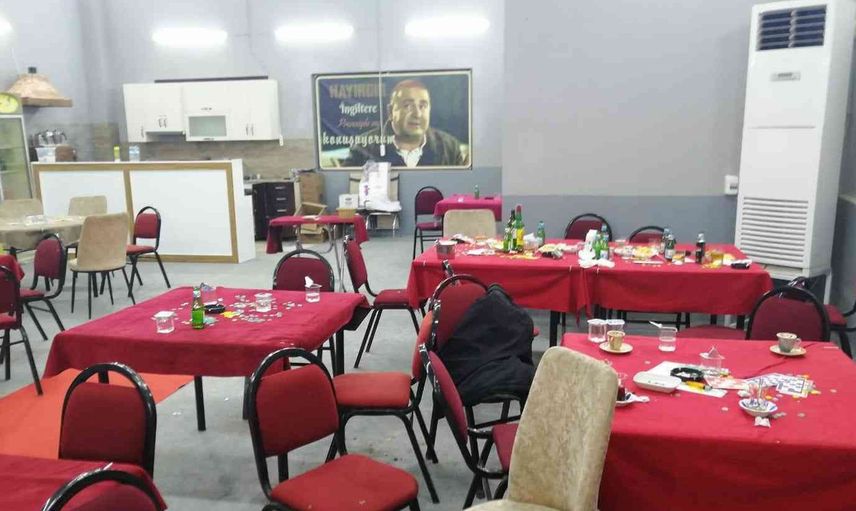 İzmir'de Kolpaçino Kumarhanesine Baskın: 61 Kişi Yakalandı!