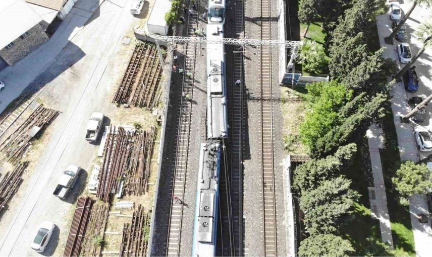 İzmir’de korku dolu anlar: Seyir halindeki İZBAN raydan çıktı