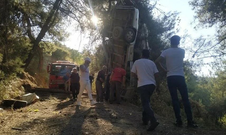 İzmir'de Minibüs Devrildi; 8 Ölü, 11 Yaralı