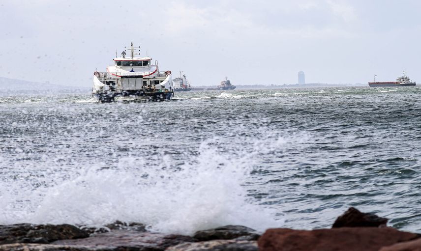 İzmir’de olumsuz hava ulaşımı etkiledi: İZDENİZ, vapur seferlerini iptal etti!