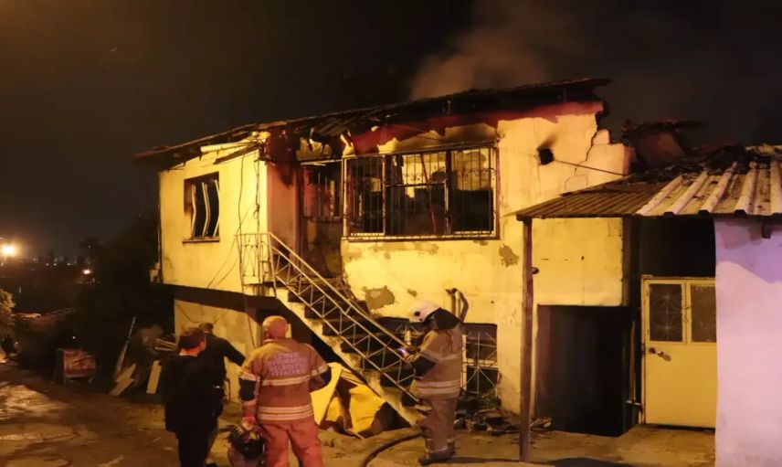 İzmir'de panik: Şarj aletinden çıkan yangın evi küle çevirdi