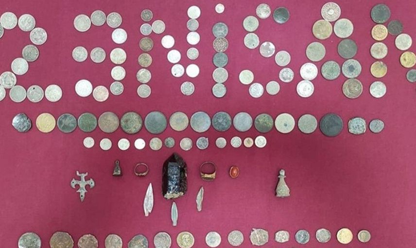 İzmir’de Polis Ekipleri 263 Adet Tarihi Eser Ele Geçirdi