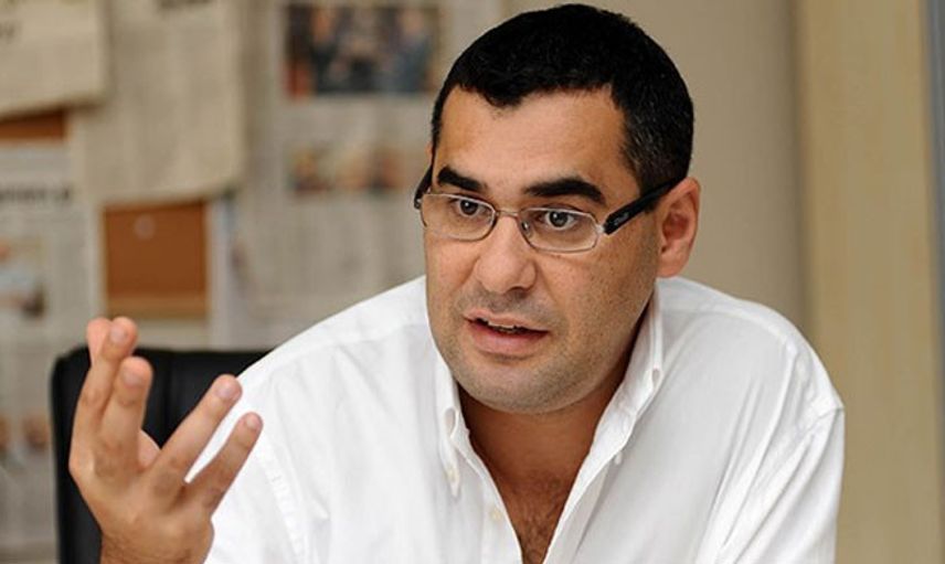 Enver Aysever CHP'li Belediyelere Okuma Yazma Öğretiyor