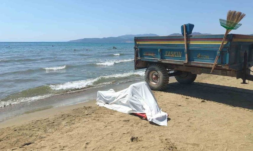 İzmir'in Pamucak sahilinde kimliği belirsiz erkek cesedi bulundu