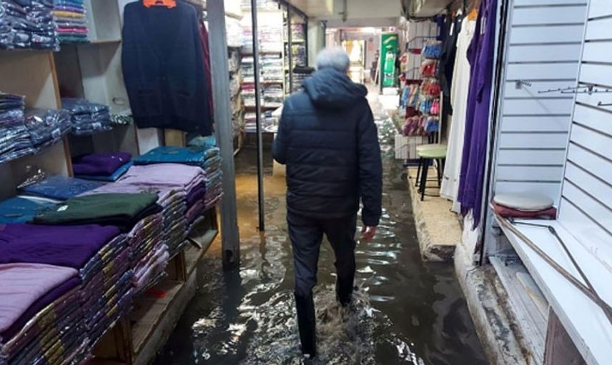 İzmirli Yine Mağdur: İş Hanını Su Bastı