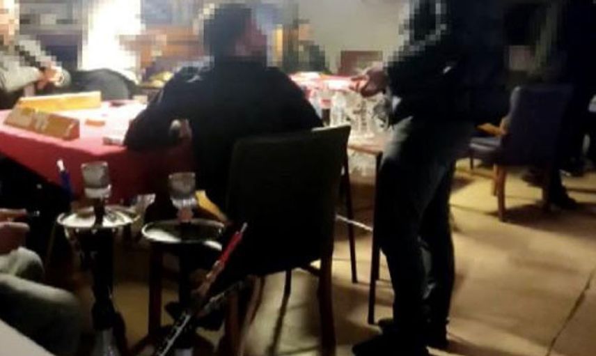İzmit'teki Kafeye Baskın! 16 Kişiye Ceza Yazıldı
