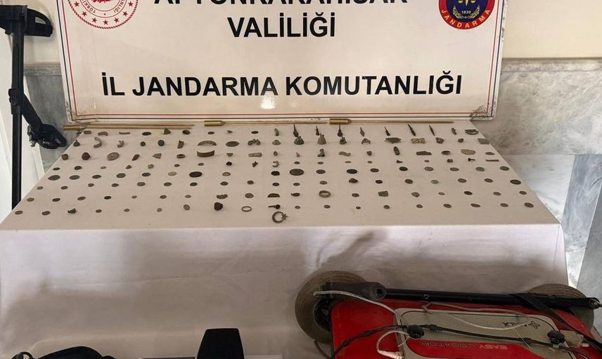 Jandarma Tarihi Eserlere El Koydu