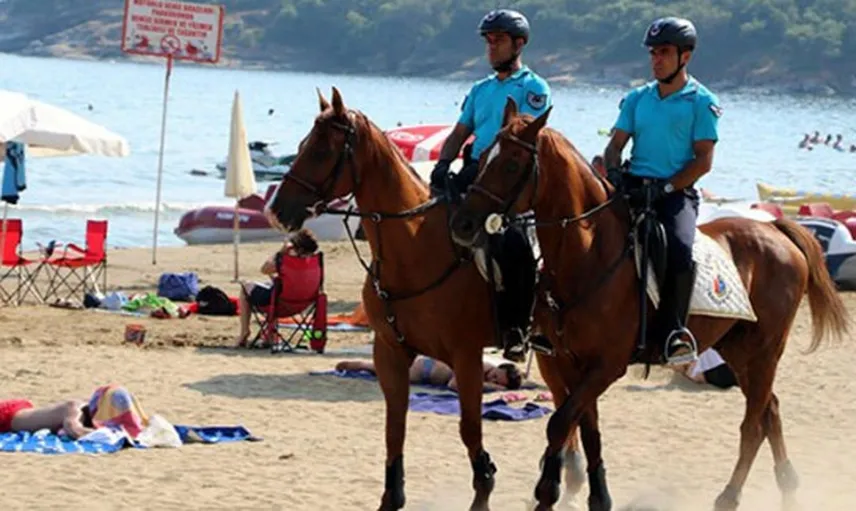 Jandarma'dan İzmir Sahillerinde Atlı Denetim